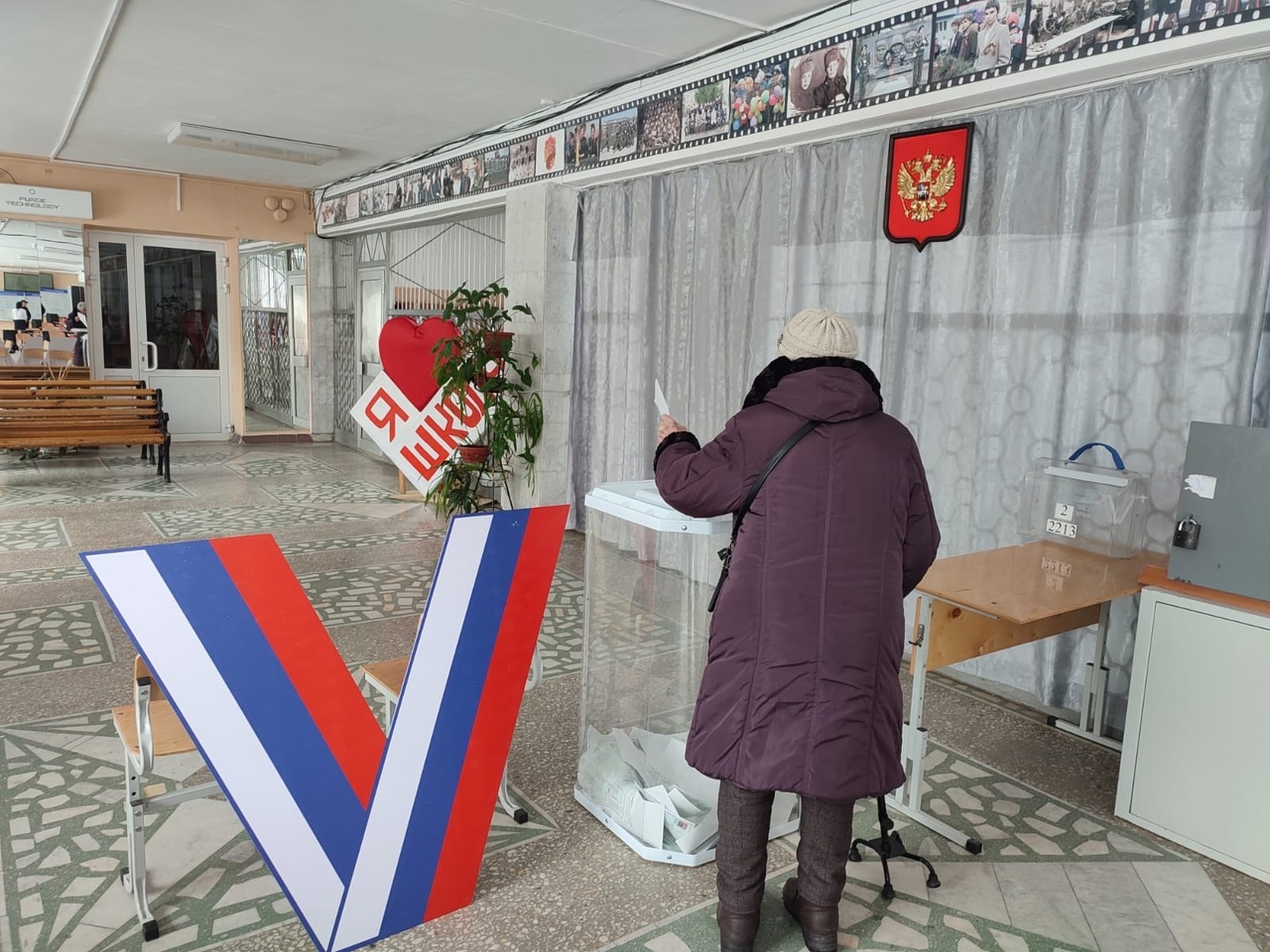 В Южноуральске на избирательный участок пришла 90-летняя избирательница