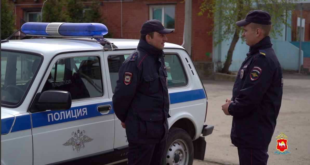 В Троицке полицейские спасли из реки девушку